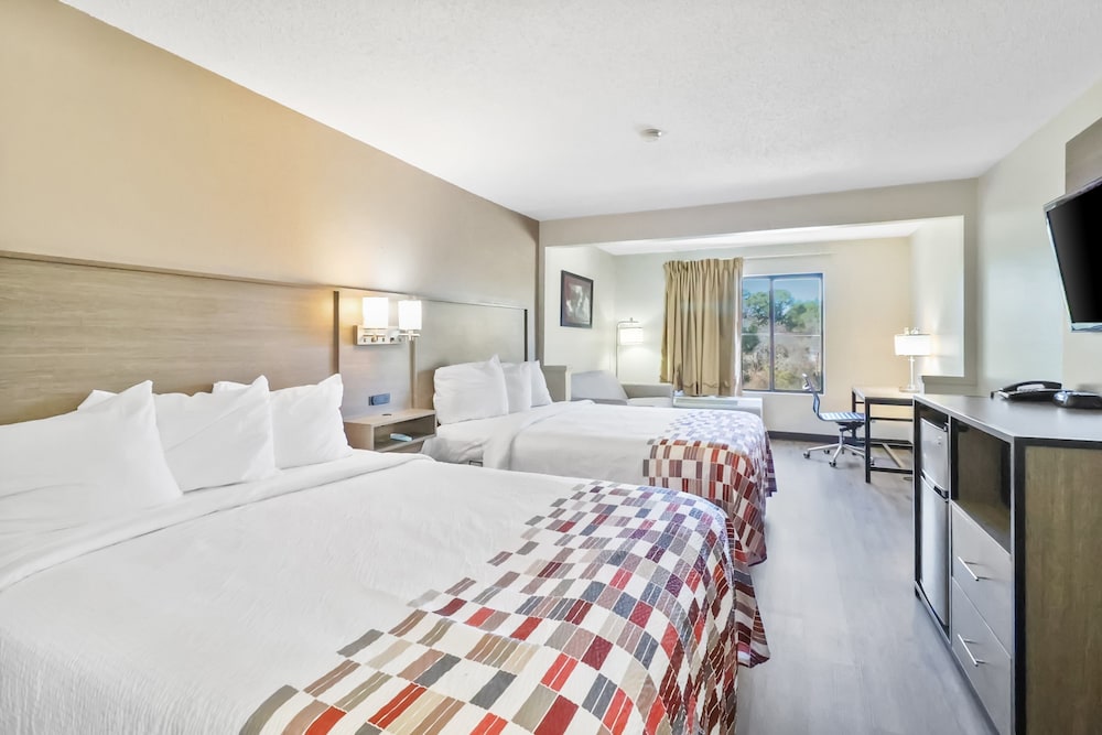 Red Roof Inn & Suites Fayetteville Fort Bragg - photo 12