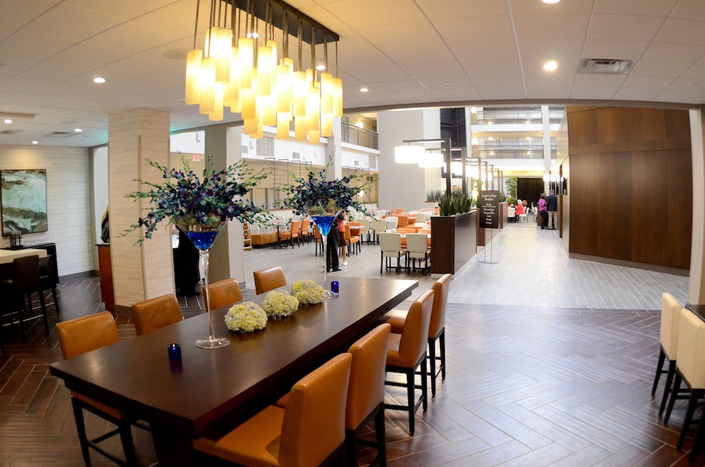 Embassy Suites by Hilton Cincinnati Northeast Blue Ash - photo 34
