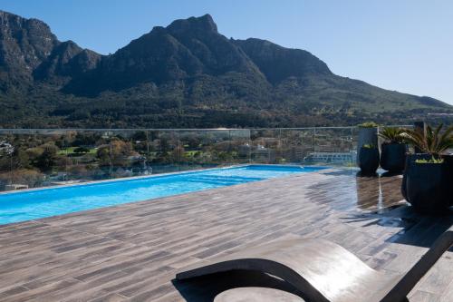 Newlands Peak Luxury Suite — 4-Star Luxury Hotel in Cape Town, South Africa