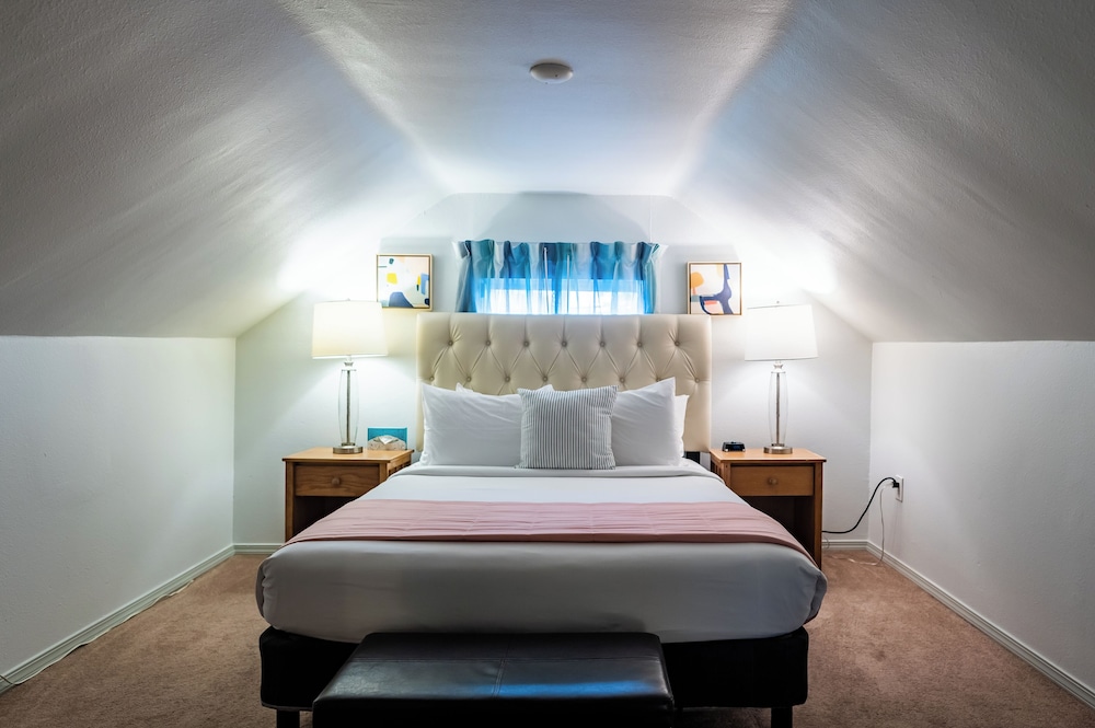 Inn at Haystack Rock - photo 14