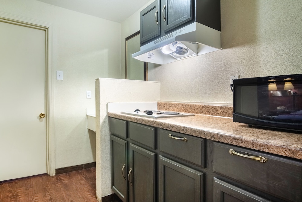 Deluxe Inn Blytheville - photo 41