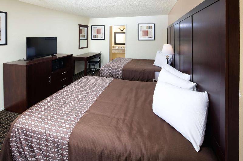 GuestPlace Inn & Suites - photo 6
