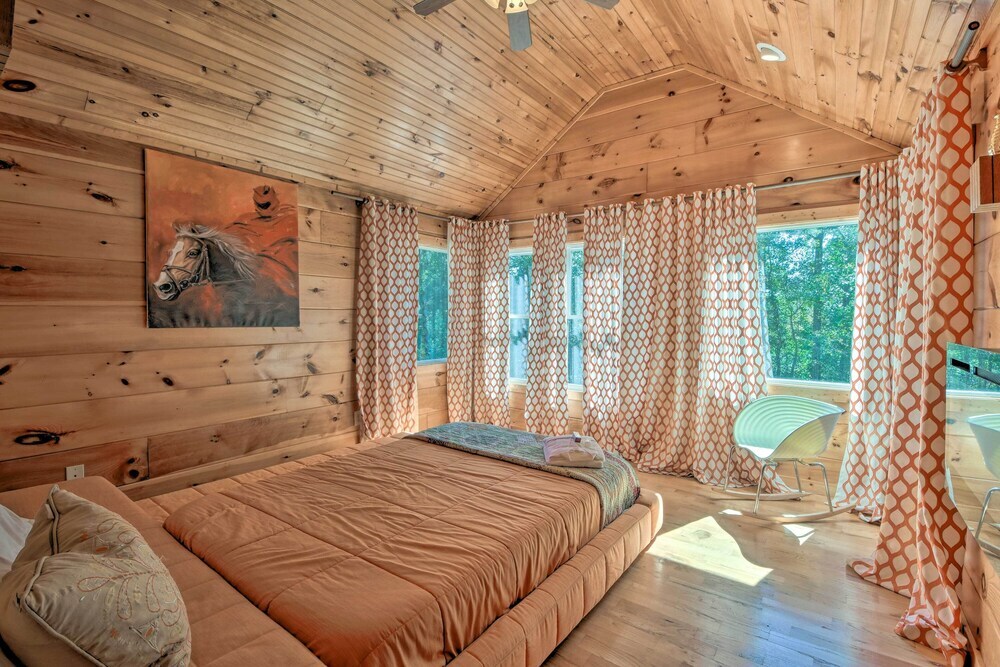Lovely Lake Hartwell Retreat Dock Deck Grill — Toccoa