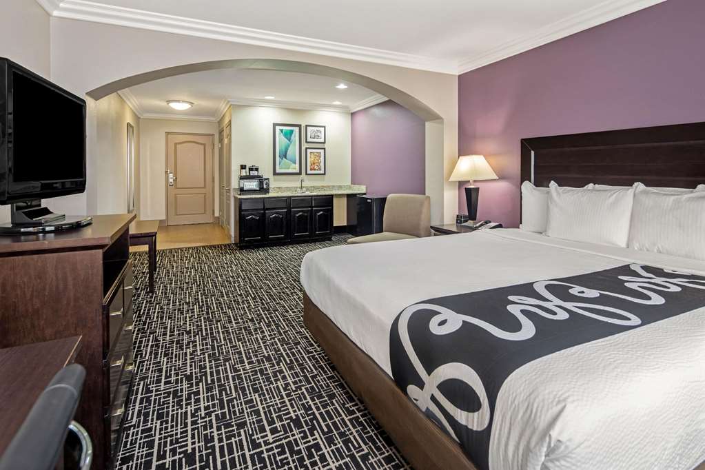 La Quinta Inn & Suites by Wyndham Temecula - photo 19