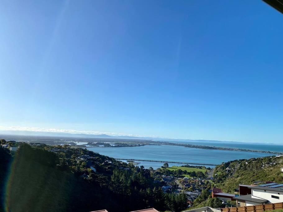 Stunning sea city & mountain views 2 bedroom home free parking in brand new condition — 4-Star Luxury Hotel in Christchurch, New Zealand