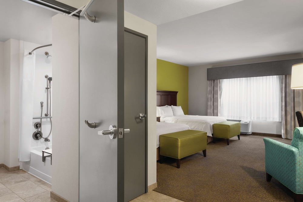Hampton Inn & Suites Mishawaka South Bend at Heritage Square - photo 37