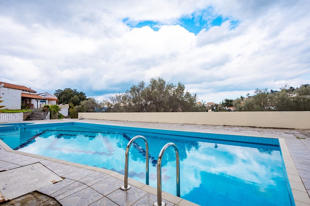 Halases Panorama Villa pvt Pool — 4-Star Luxury Hotel in Georgioupolis, Greece