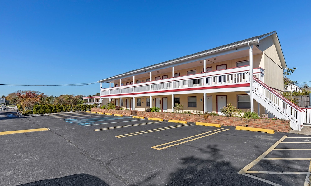 Baywatch Hotel & Marina - photo 50