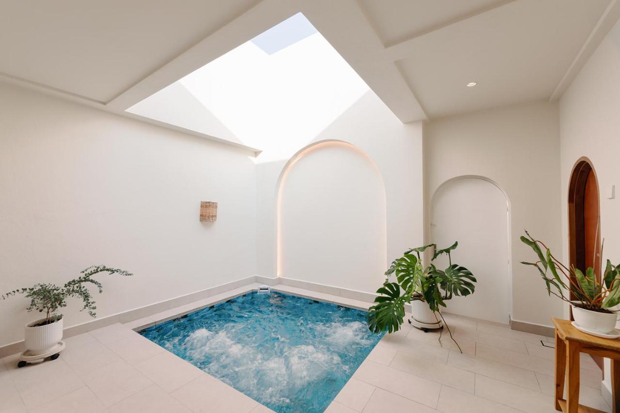 Mint Villa with Jacuzzi Pool — 4-Star Luxury Hotel in George Town, Malaysia