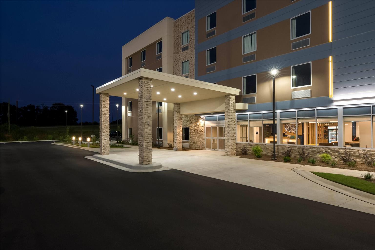 Microtel Inn and Suites by Wyndham Prattville Montgomery - photo 7