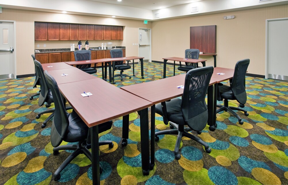 Holiday Inn Express & Suites Topeka North by IHG - photo 24