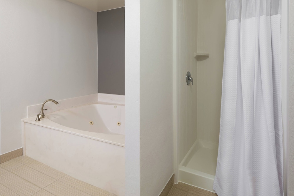 Courtyard by Marriott Wilmington Wrightsville Beach - photo 17