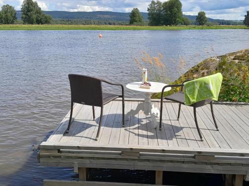 Hytte ved elv in Unknown City, Norway