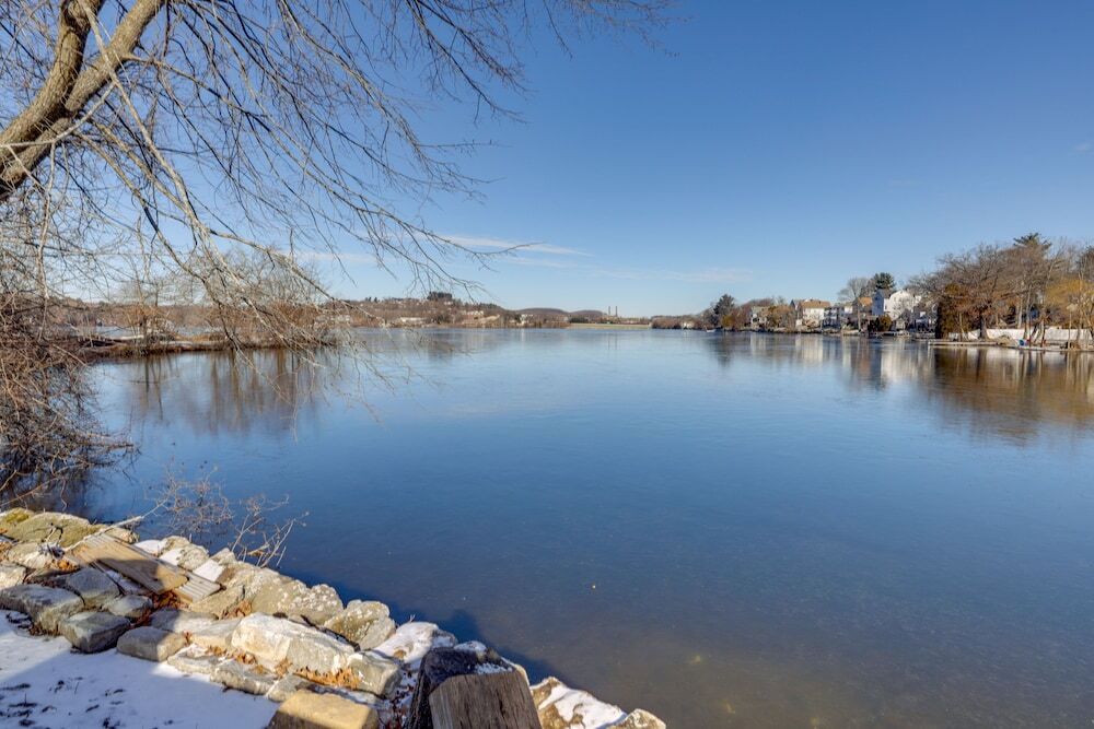 Close To Colleges Worcester Apt With Lake Access 20752955 — Worcester
