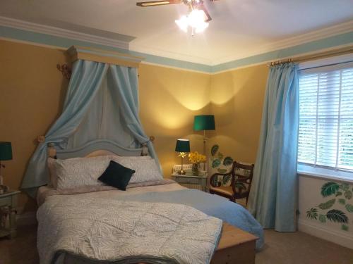 Jesmond House B&B Room3 Superking Ensuite — 4-Star Luxury Hotel in Kingston Upon Hull, United Kingdom