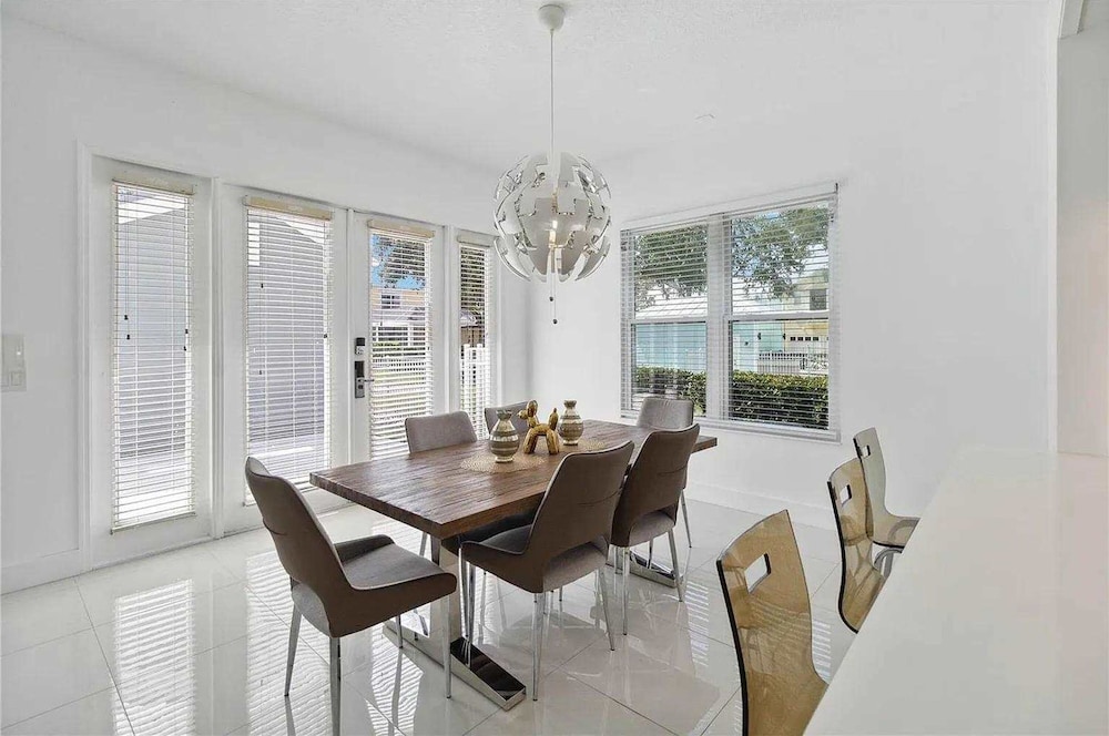 Gorgeous 4Bd Close to Disney With Spa at Reunion Resort 1552 - photo 10