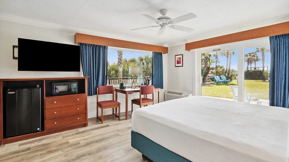 Seahorse Oceanfront Inn - photo 36