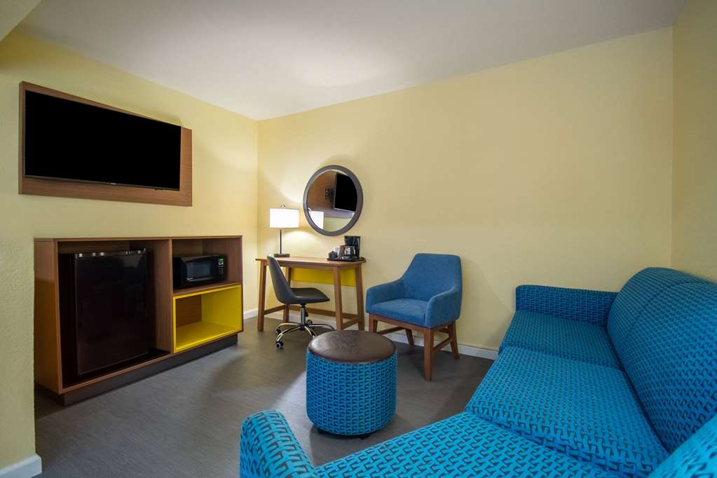 Days Inn & Suites by Wyndham Waterloo - photo 29