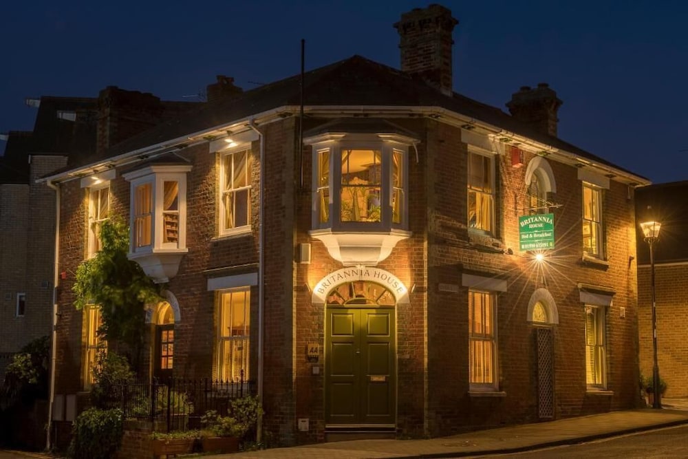 Britannia House — 5-Star Luxury Hotel in Lymington, United Kingdom