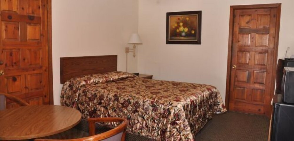 Lake Bluff Inn and Suites - photo 4