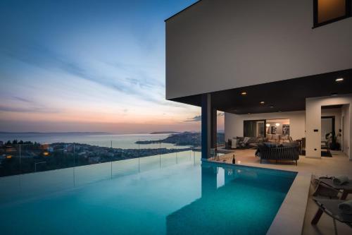 Luxury Villa Cosmopolitan with Pool — 5-Star Luxury Hotel in Podstrana, Croatia