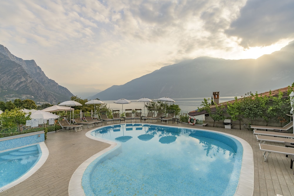 Garda Suite Hotel — 4-Star Luxury Hotel in Limone Sul Garda, Italy