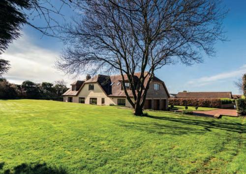Luxury Spacious Home with Private Driveway Beaches and Gower in close proximity — 4-Star Luxury Hotel in Swansea, United Kingdom