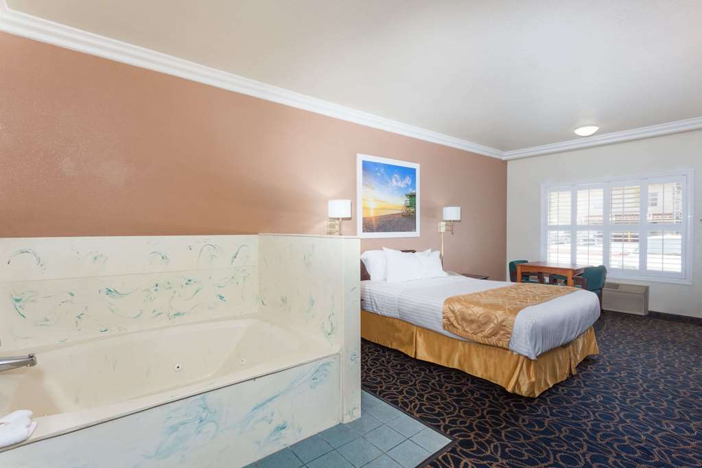 Days Inn & Suites by Wyndham South Gate - photo 14