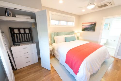 The East Island Reserve Hotel - photo 103