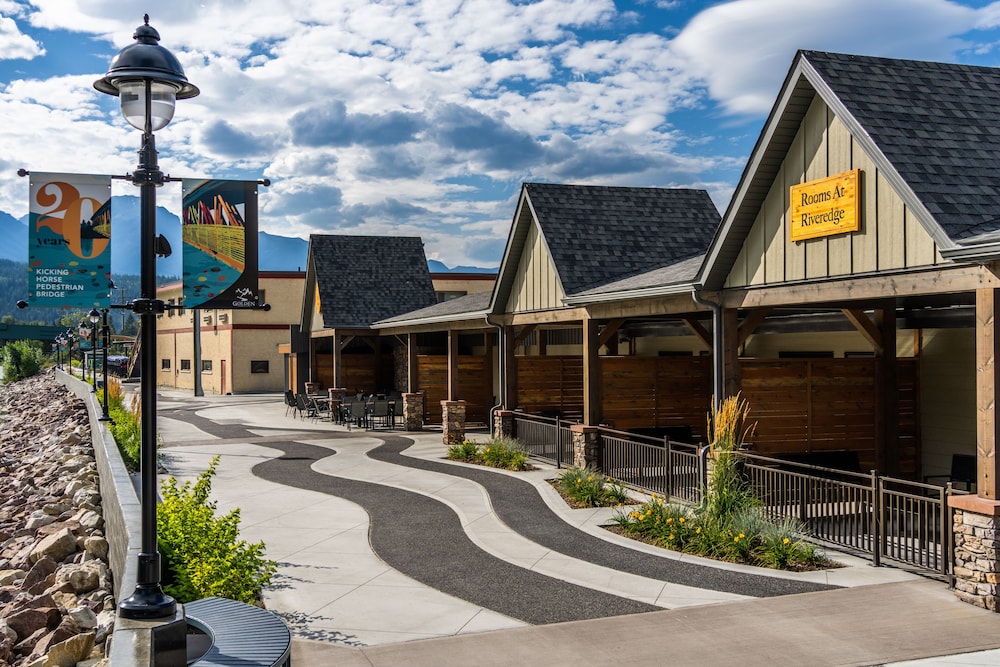 Rooms at Riveredge in Golden, Canada
