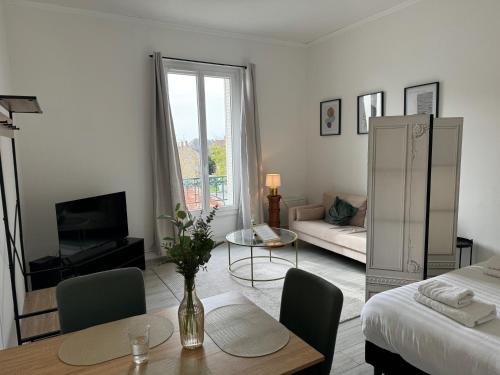 Le Vesuve Arrivee Autonome in Vierzon, France