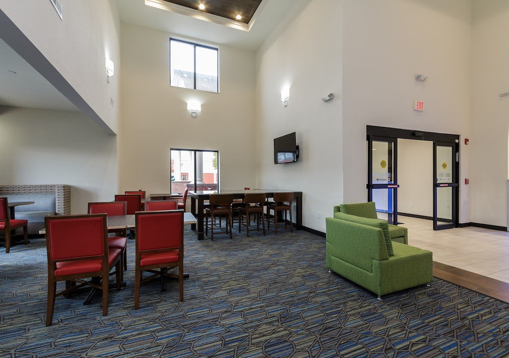Holiday Inn Express Hotel & Suites South Bend by IHG - photo 92