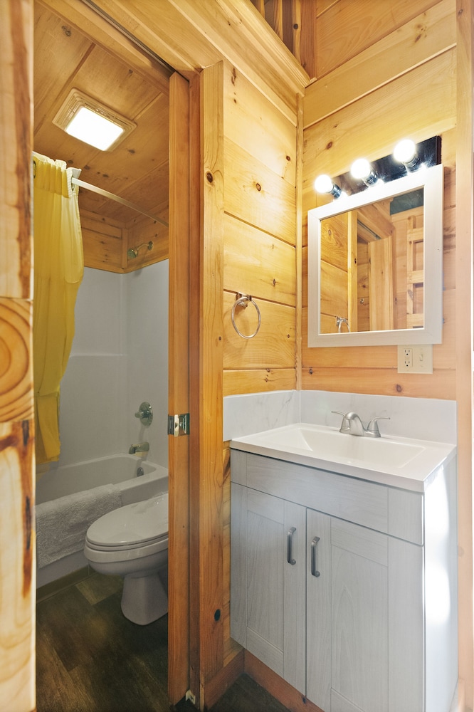Edinboro Lake Resort Cabins - photo 51