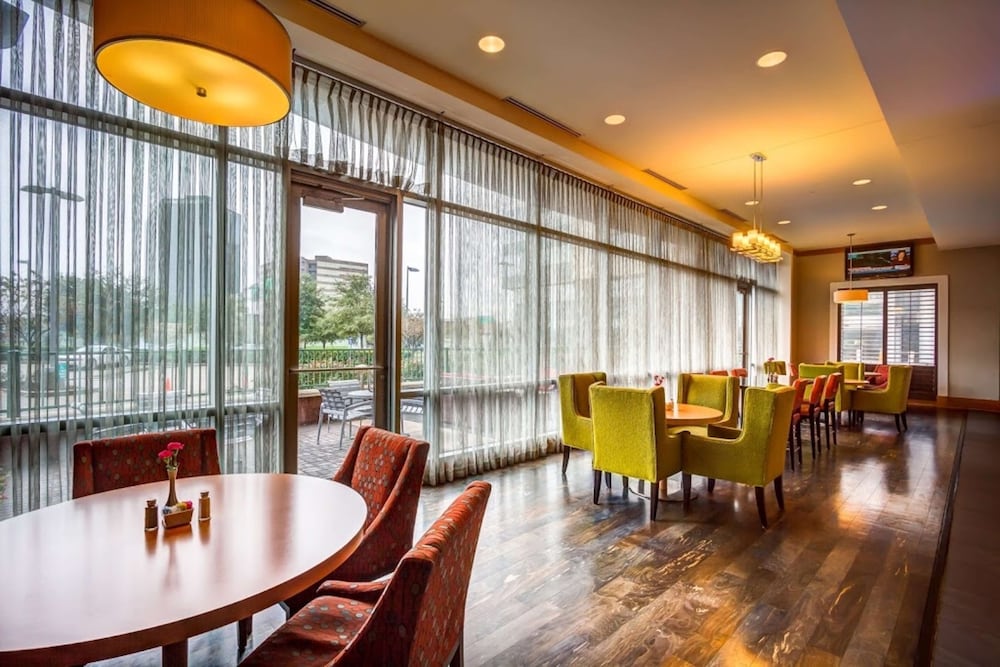 Embassy Suites by Hilton Houston Energy Corridor - photo 32