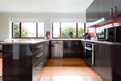 Spacious 3 Bed Mins from City Centre — Newstead — photo 2