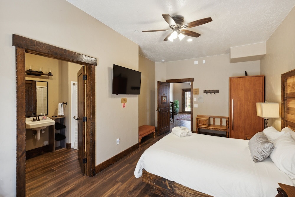 Zion Cliff Lodge - photo 13