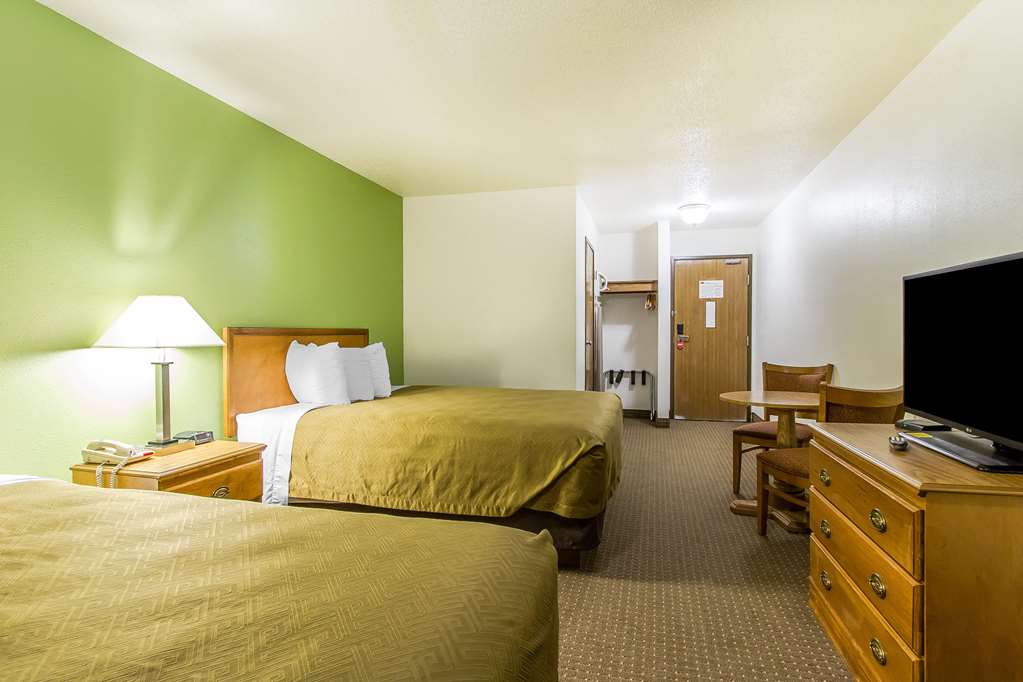 Econo Lodge Inn & Suites Pekin Peoria Area - photo 15