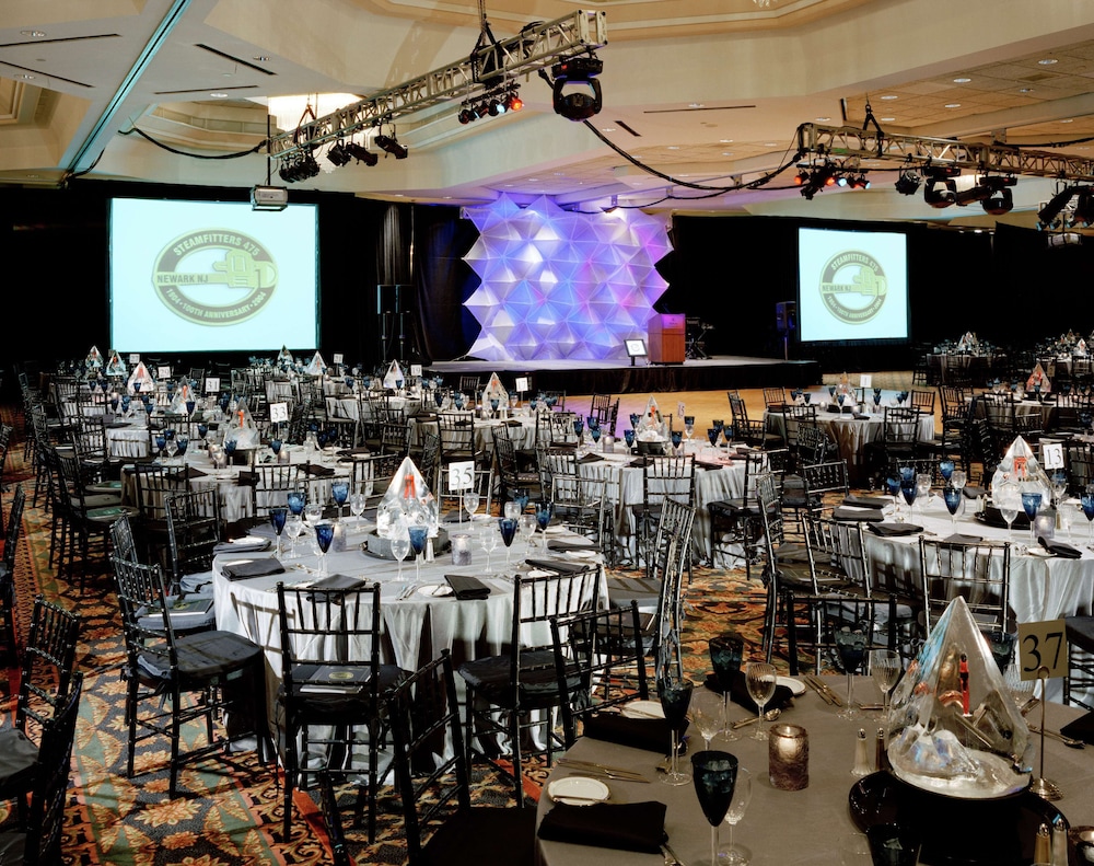 Hilton East Brunswick Hotel & Executive Meeting Center - photo 30