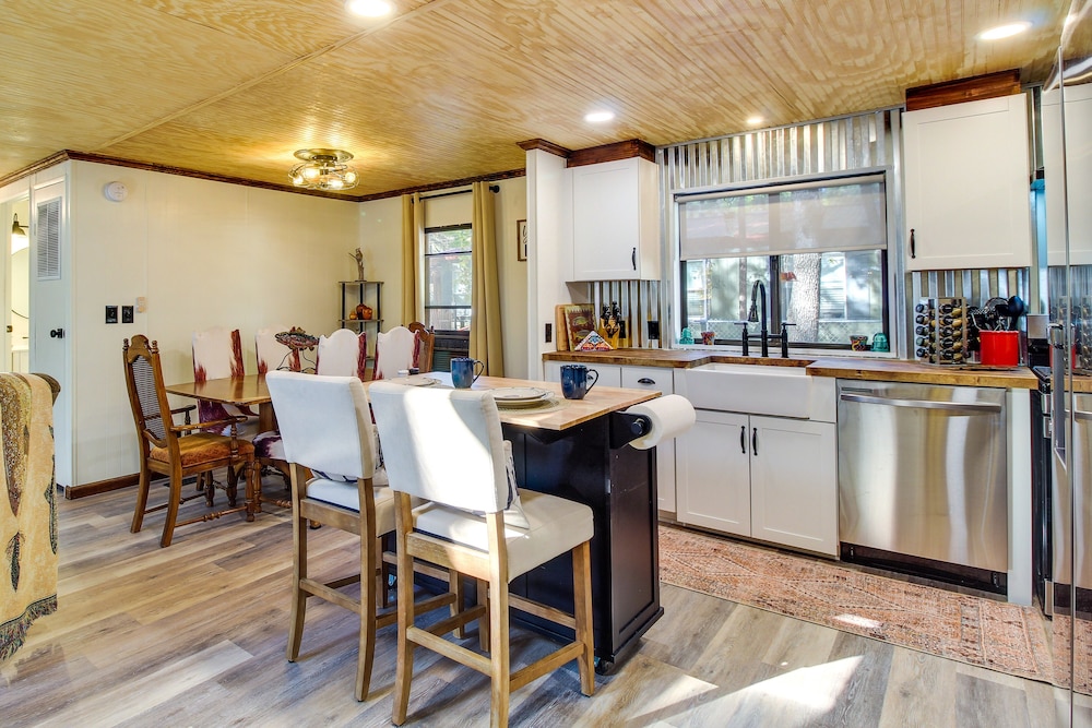 Pinetop lakeside Cabin Rental: Porch & Fire Pit - photo 23