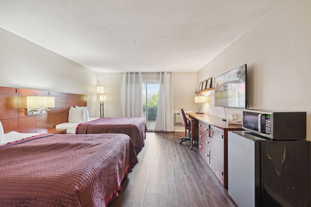 Days Inn by Wyndham Toledo - photo 10