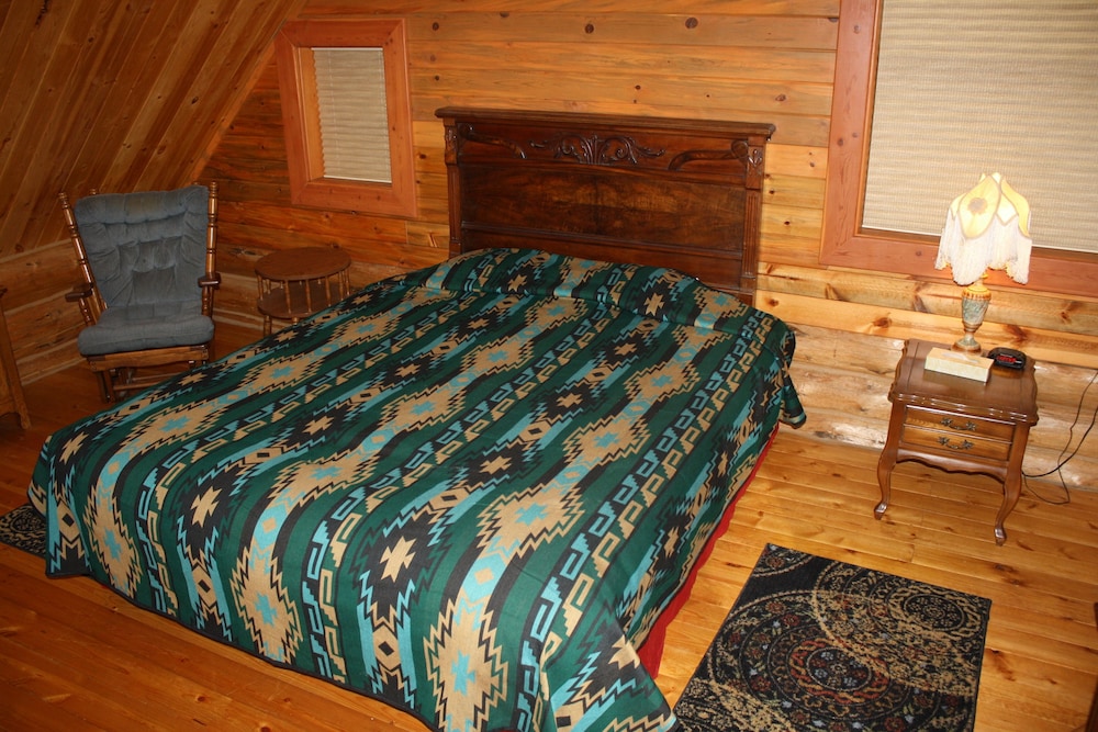 Hearthstone Elegant Lodge by the River - photo 12