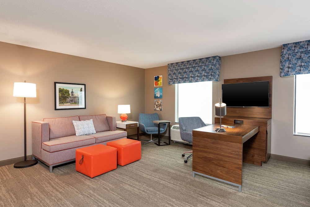 Hampton Inn & Suites Marshalltown - photo 20