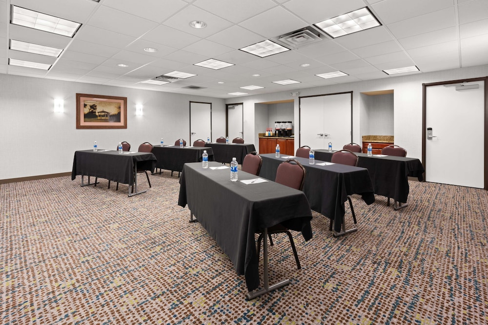 Hampton Inn & Suites Burlington - photo 29