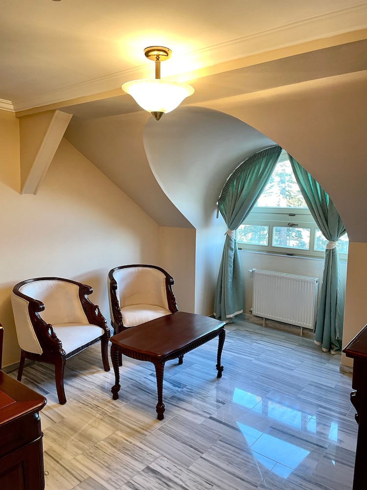Cinema Palace Hotel — 4-Star Luxury Hotel in Vrane Nad Vltavou, Czech Republic