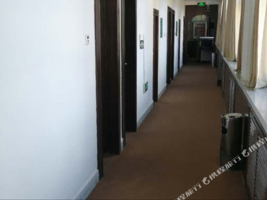 Balikun Huayuan Hotel — hotel in Barkol