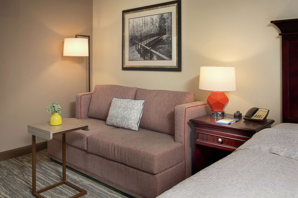Hampton Inn Collierville - photo 22