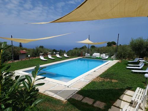 Casa Vacanze Nino Petrelli — 4-Star Luxury Hotel in Naso, Italy