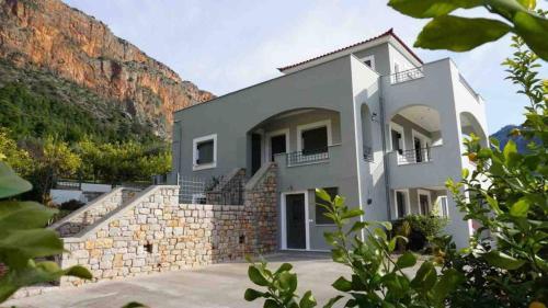 Giorgos s Luxury Apartment. — 4-Star Luxury Hotel in Leonidio, Greece