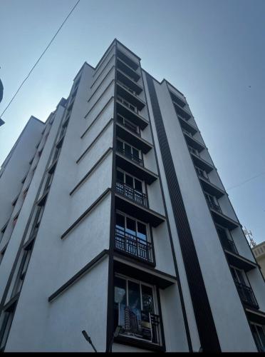 Chic 1bhk lilavati hospital bandra