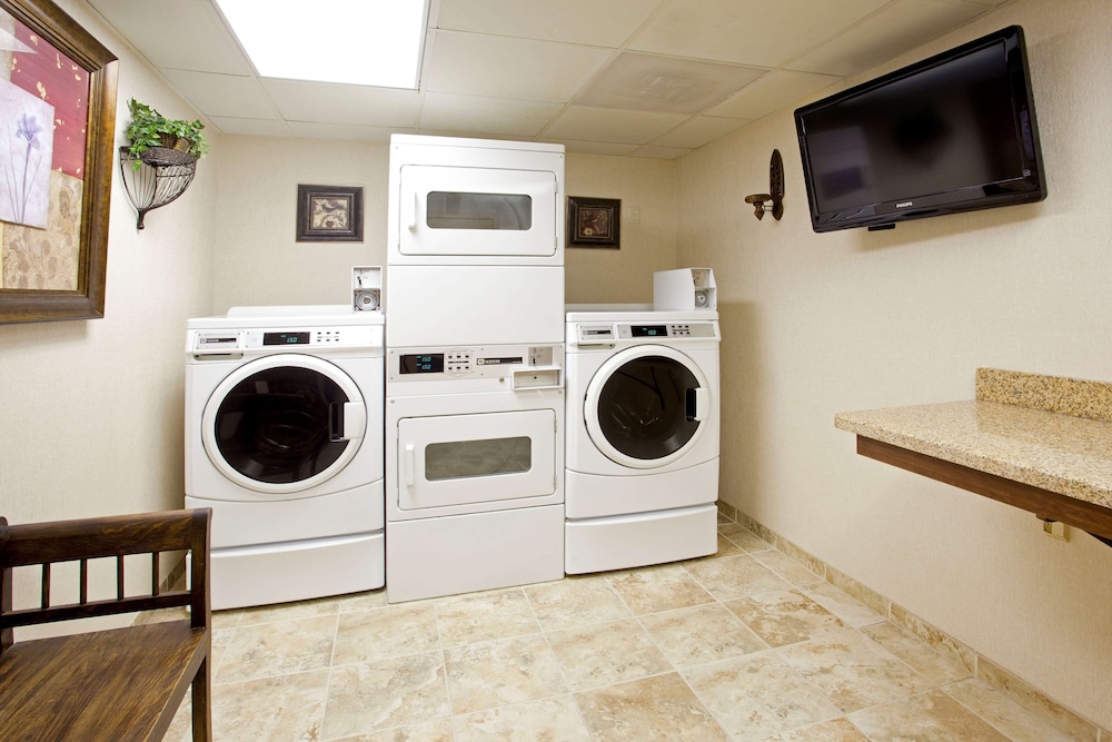 Hampton Inn & Suites El Paso Airport - photo 10